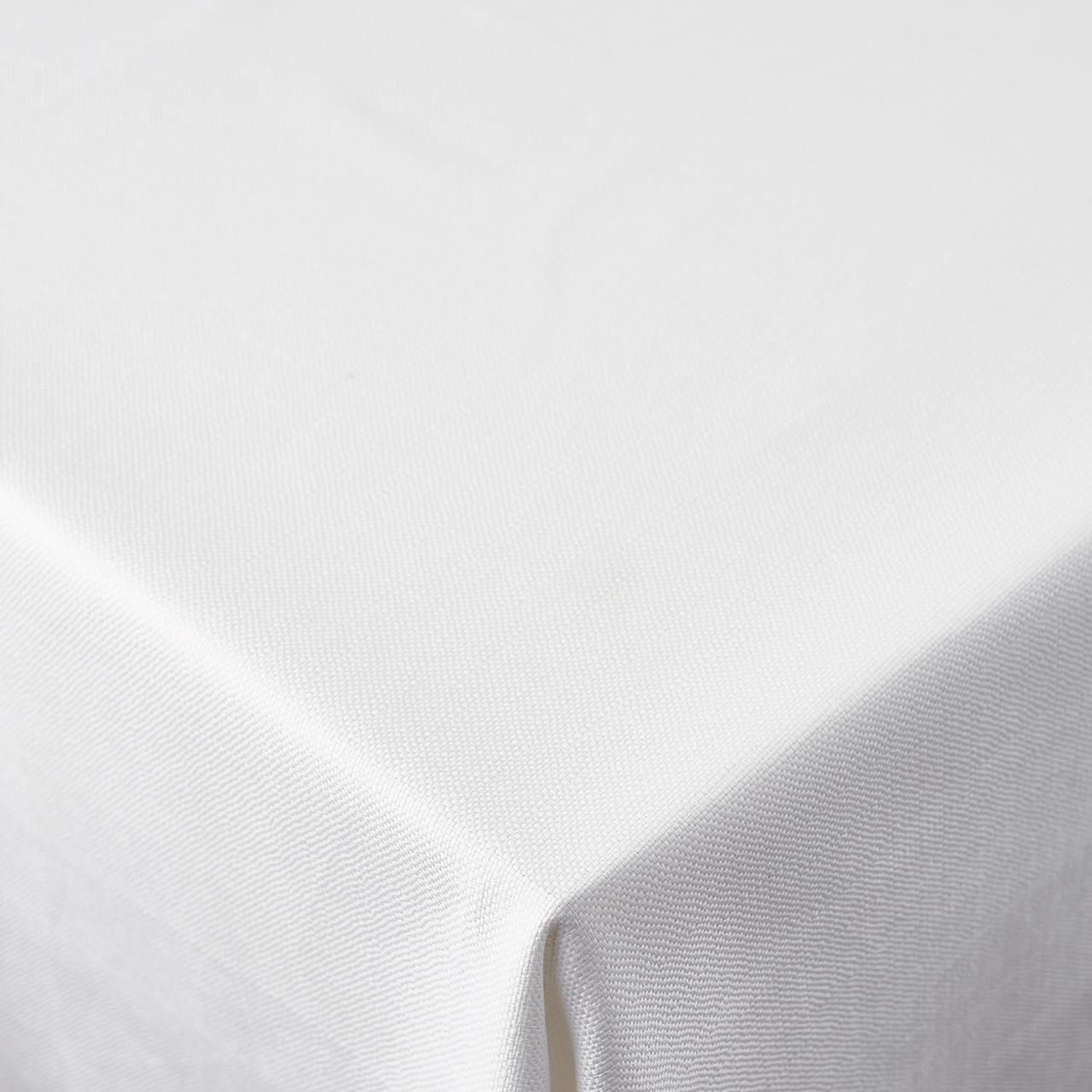 Asti table linen 644B in colour White