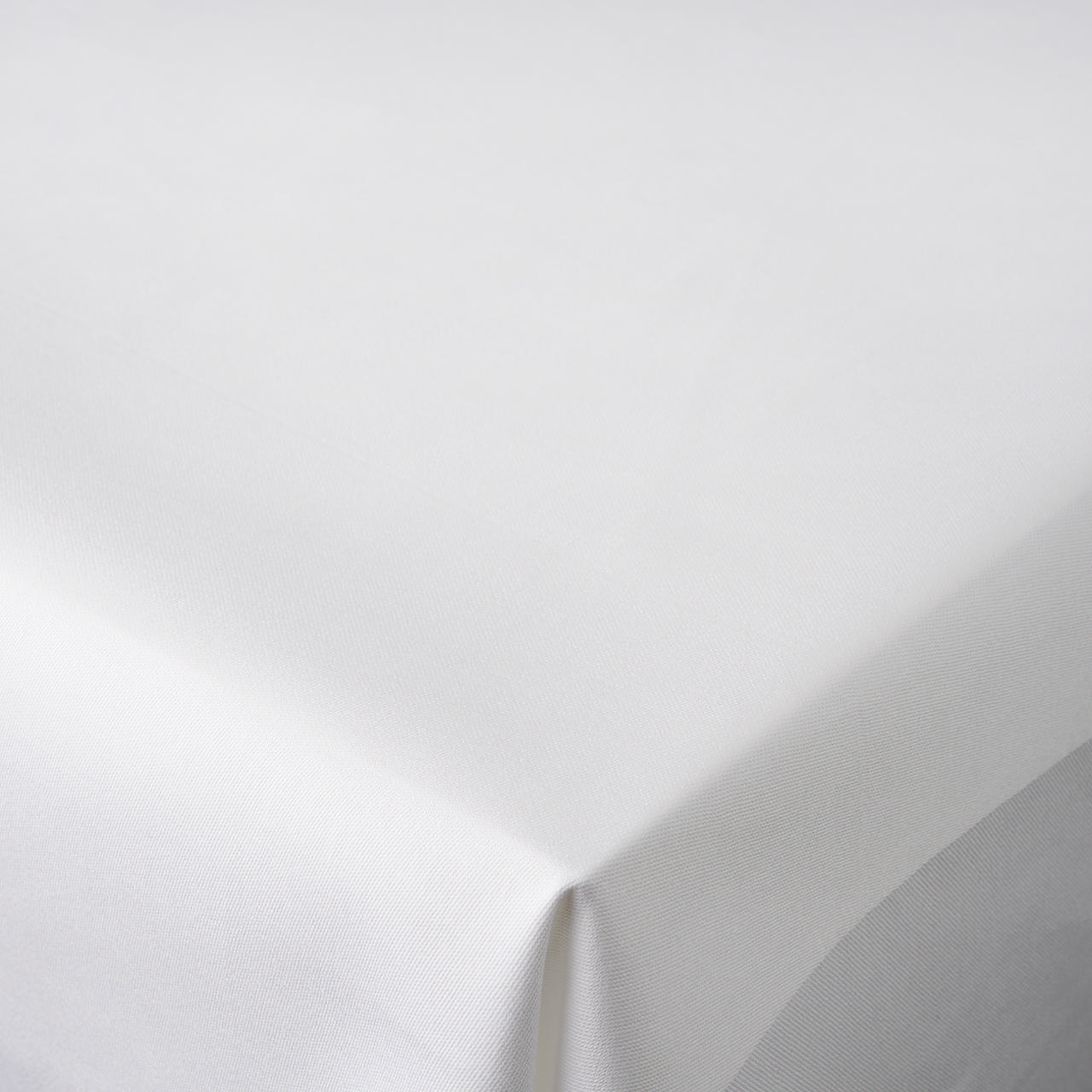 Copenhagen table linen 122B in colour White