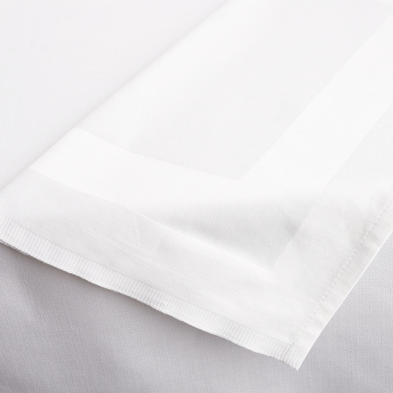 Copenhagen napkin 503C in colour White