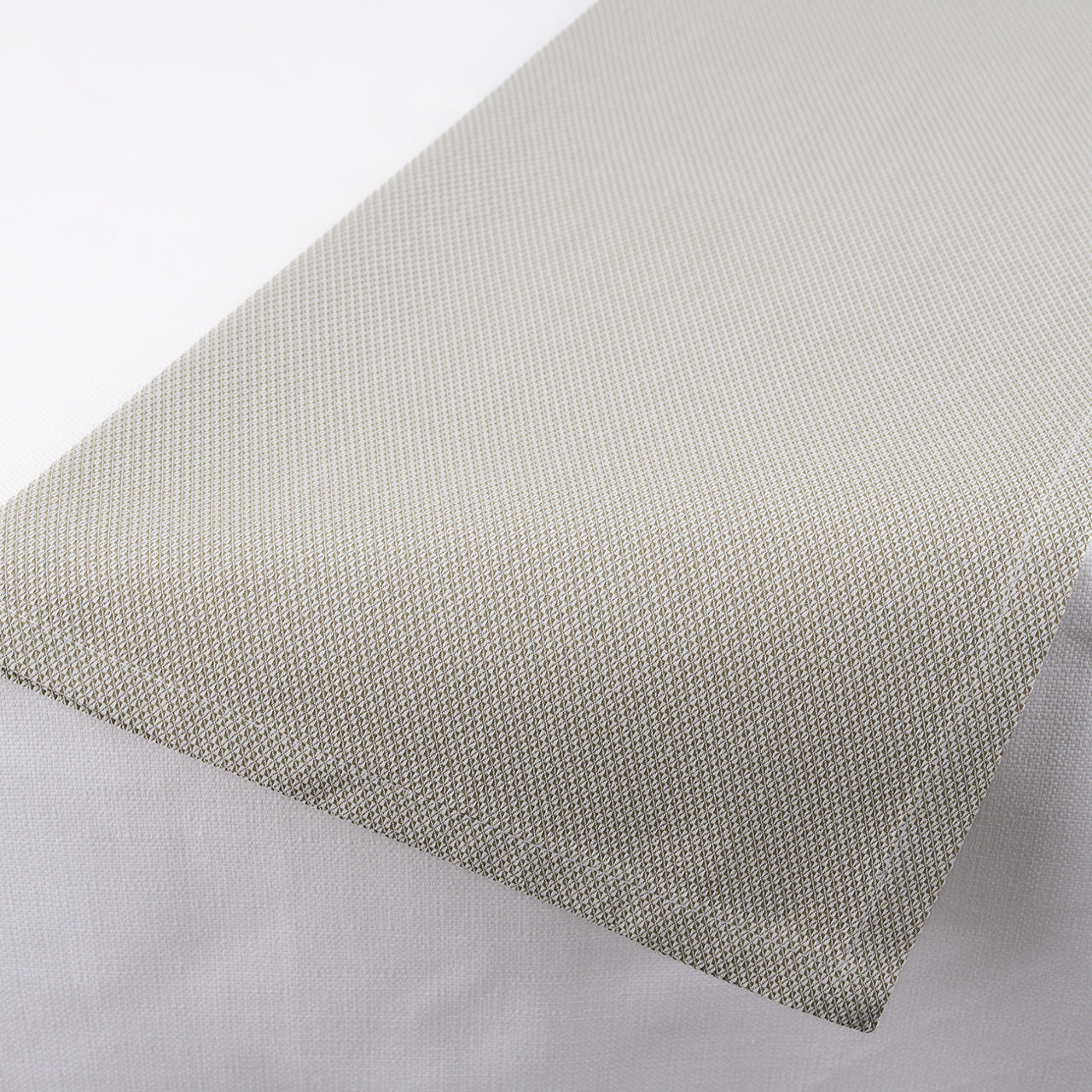 Dijon napkin 625D in colour Elmwood