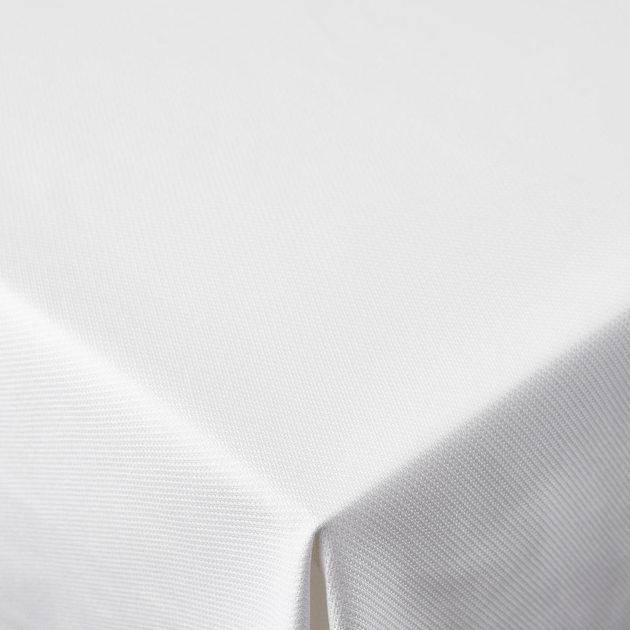 Dijon table linen 625D in colour White