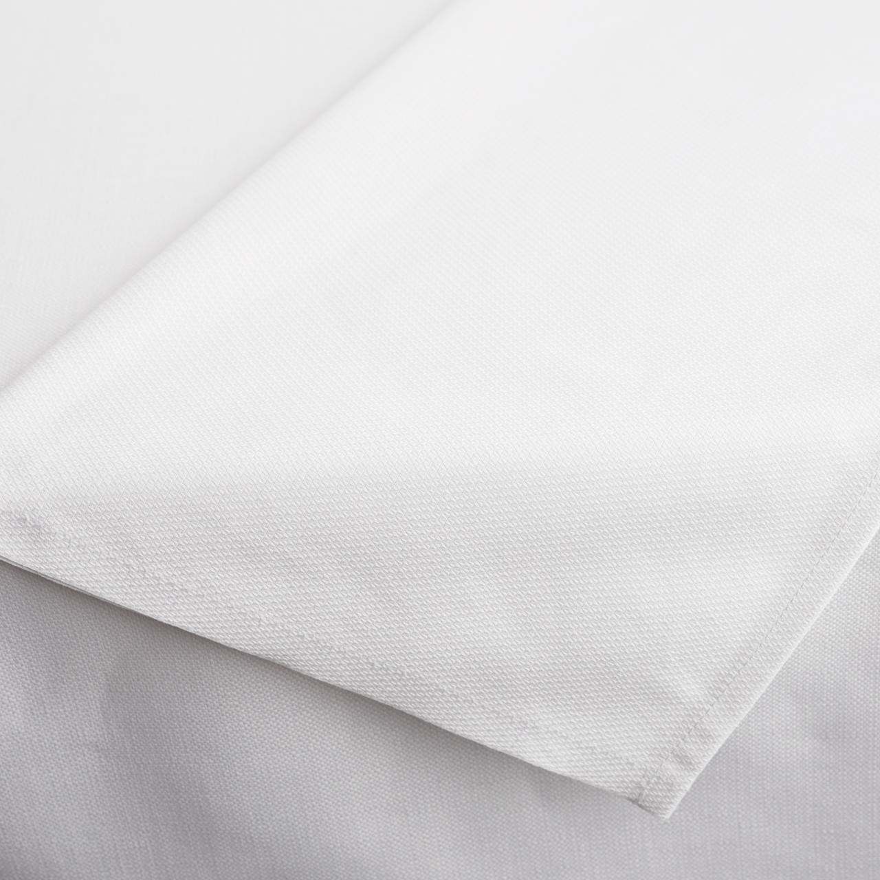 Dijon napkin 625D in colour White